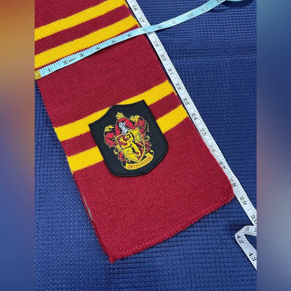 Harry Potter Gryffindor Scarlett and Gold Scarf 🧣 - Picture 5 of 5